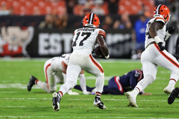 CLEVELAND, OH - AUGUST 27: Cleveland Browns linebacker Justin Jefferson (17) returns an interception during the fourth quarter of the National Football League preseason game between the New England Patriots and Cleveland Browns on August 27, 2026, at Huntington Bank Field in Cleveland, OH. (Photo by Frank Jansky Icon Sportswire) NFL, American Football Herren, USA AUG 27 Patriots at Browns EDITORIAL USE ONLY Icon260827034