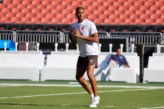 CLEVELAND, OH - AUGUST 27: Cleveland Browns quarterback Taylen Green (15) on the field prior to the National Football League preseason game between the New England Patriots and Cleveland Browns on August 27, 2026, at Huntington Bank Field in Cleveland, OH. (Photo by Frank Jansky Icon Sportswire) NFL, American Football Herren, USA AUG 27 Patriots at Browns EDITORIAL USE ONLY Icon260827037