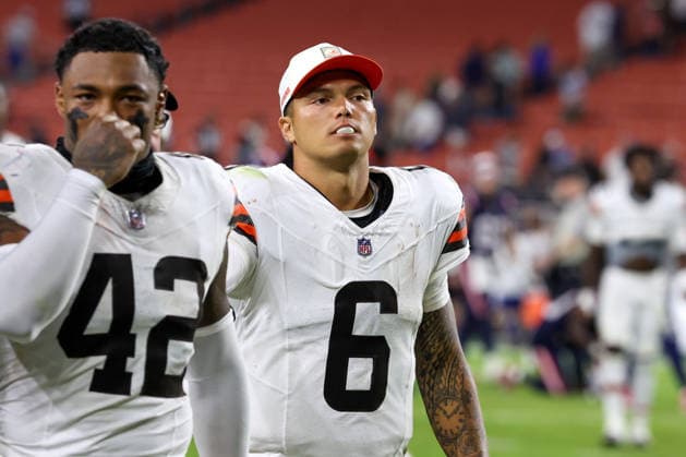 CLEVELAND, OH - AUGUST 27: Cleveland Browns quarterback Dillon Gabriel (6) leaves the field following the National Football League preseason game between the New England Patriots and Cleveland Browns on August 27, 2026, at Huntington Bank Field in Cleveland, OH. (Photo by Frank Jansky Icon Sportswire) NFL, American Football Herren, USA AUG 27 Patriots at Browns EDITORIAL USE ONLY Icon260827047