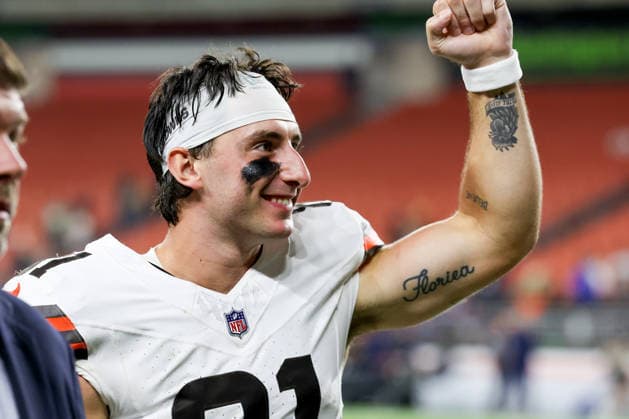 CLEVELAND, OH - AUGUST 27: Cleveland Browns wide receiver Luke Floriea (81) celebrates as he leaves the field following the National Football League preseason game between the New England Patriots and Cleveland Browns on August 27, 2026, at Huntington Bank Field in Cleveland, OH. (Photo by Frank Jansky Icon Sportswire) NFL, American Football Herren, USA AUG 27 Patriots at Browns EDITORIAL USE ONLY Icon260827050