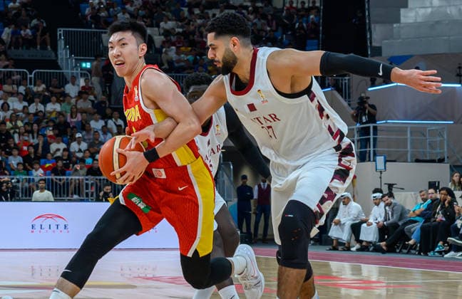 Qatar v China - FIBA Basketball World Cup 2027 Asian Qualifiers Liao Sanning (L) of China and Abdelhaleem Abdelrahman (R) of Qatar in action during the second-round match between China and Qatar in the FIBA Basketball World Cup Asian Qualifiers at Al Janoub Stadium in Al Wakrah, Qatar, August 27, 2026. DOHA Qatar Copyright: xNOUSHADx