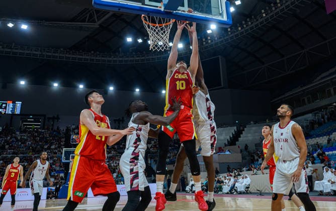 Qatar v China - FIBA Basketball World Cup 2027 Asian Qualifiers Wang Junjie (C) of China in action during the second-round match between China and Qatar in the FIBA Basketball World Cup Asian Qualifiers at Al Janoub Stadium in Al Wakrah, Qatar, August 27, 2026. DOHA Qatar Copyright: xNOUSHADx