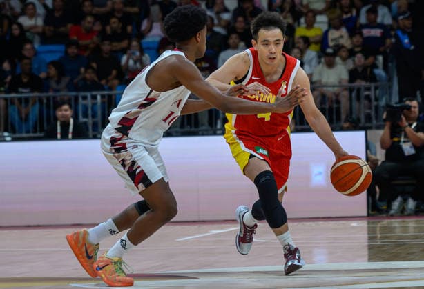 Qatar v China - FIBA Basketball World Cup 2027 Asian Qualifiers Zhao Jiwei (R) of China and Mousa Abdulla (L) of Qatar in action during the second-round match between China and Qatar in the FIBA Basketball World Cup Asian Qualifiers at Al Janoub Stadium in Al Wakrah, Qatar, August 27, 2026. DOHA Qatar Copyright: xNOUSHADx