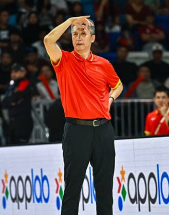 Qatar v China - FIBA Basketball World Cup 2027 Asian Qualifiers Guo Shiqiang, Head Coach of China reacts during the second-round match between China and Qatar in the FIBA Basketball World Cup Asian Qualifiers at Al Janoub Stadium in Al Wakrah, Qatar, August 27, 2026. DOHA Qatar Copyright: xNOUSHADx