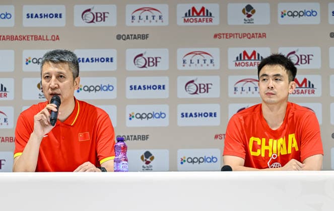 Qatar v China - FIBA Basketball World Cup 2027 Asian Qualifiers Guo Shiqiang, (L) head coach of China and player Zhao Jiwei (R) speaks during a post-match press conference, PK, Pressekonferenz after the second-round match between China and Qatar in the FIBA Basketball World Cup Asian Qualifiers at Al Janoub Stadium in Al Wakrah, Qatar, August 27, 2026. DOHA Qatar Copyright: xNOUSHADx