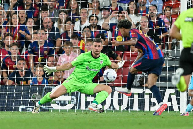 FC Barcelona, Barca v ATHLETIC CLUB DE BILBAO SPOTIFY CAMP NOU. BARCELONA Aug 27,2026 FC BARCELONA vs ATHLETIC CLUB DE BILBAO AUG 27 ,2026 Unai Simon (1) goalkeeper of Athletic Club de Bilbao and Lamine Yamal (10) of FC Barcelona during the match between FC Barcelona and Athletic Club de Bilbao corresponding to the first day (postponed match) of La Liga EA Sports at at Spotify Camp Nou in Barcelona, Spain. Barcelona ESP Copyright: xS.xRosx