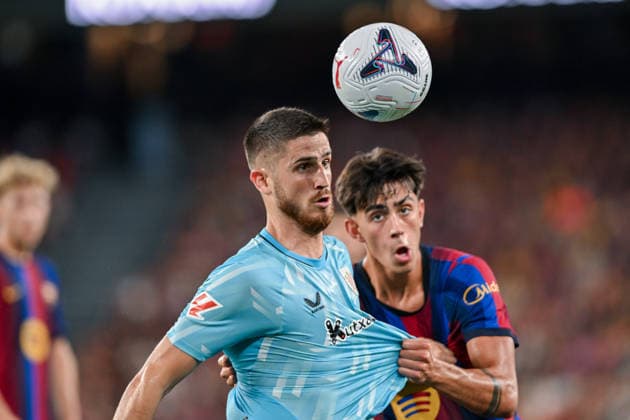FC Barcelona, Barca v ATHLETIC CLUB DE BILBAO SPOTIFY CAMP NOU. BARCELONA Aug 27,2026 FC BARCELONA vs ATHLETIC CLUB DE BILBAO AUG 27 ,2026 Oihan Sancet (8) of Athletic Club de Bilbao vies with Marc Bernal (22) of FC Barcelona during the match between FC Barcelona and Athletic Club de Bilbao corresponding to the first day (postponed match) of La Liga EA Sports at at Spotify Camp Nou in Barcelona, Spain. Barcelona ESP Copyright: xS.xRosx
