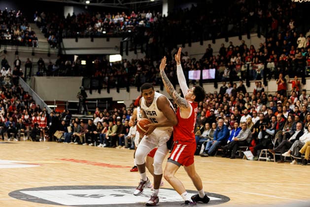 Chile v USA - FIBA World Cup 2027 Americas Qualifier Santiago, Chile - 27 August: Orlando Robinson II of United States (L) in action against Fabian Martinez of Chile (R) during the FIBA World Cup 2027 Americas Qualifiers Group E game between Chile and USA at Centro de Deportes Colectivos on August 27, 2026 in Santiago, Chile Santiago Centro de Deportes Colectivos Region Metropolitana de Santiago Chile Copyright: xLatinxSportxImagesx