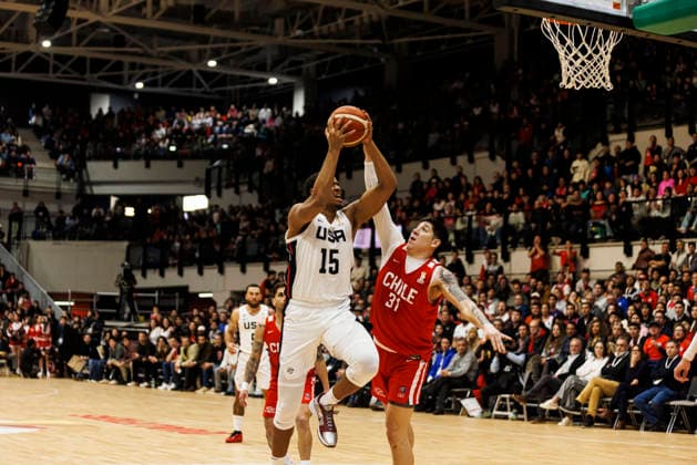 Chile v USA - FIBA World Cup 2027 Americas Qualifier Santiago, Chile - 27 August: Orlando Robinson II of United States (L) attempts a shot over Fabian Martinez of Chile (R) during the FIBA World Cup 2027 Americas Qualifiers Group E game between Chile and USA at Centro de Deportes Colectivos on August 27, 2026 in Santiago, Chile Santiago Centro de Deportes Colectivos Region Metropolitana de Santiago Chile Copyright: xLatinxSportxImagesx