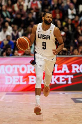 Chile v USA - FIBA World Cup 2027 Americas Qualifier Santiago, Chile - 27 August: Pedro Bradshaw of United States dribbles during the FIBA World Cup 2027 Americas Qualifiers Group E game between Chile and USA at Centro de Deportes Colectivos on August 27, 2026 in Santiago, Chile Santiago Centro de Deportes Colectivos Region Metropolitana de Santiago Chile Copyright: xLatinxSportxImagesx