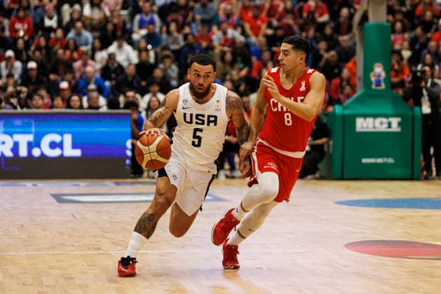 Chile v USA - FIBA World Cup 2027 Americas Qualifier Santiago, Chile - 27 August: Mike James of United States (L) dribbles against Sebastian Carrasco of Chile (R) during the FIBA World Cup 2027 Americas Qualifiers Group E game between Chile and USA at Centro de Deportes Colectivos on August 27, 2026 in Santiago, Chile Santiago Centro de Deportes Colectivos Region Metropolitana de Santiago Chile Copyright: xLatinxSportxImagesx