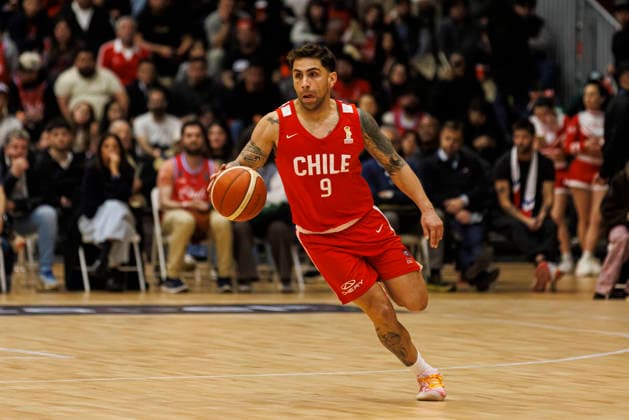 Chile v USA - FIBA World Cup 2027 Americas Qualifier Santiago, Chile - 27 August: Franco Morales of Chile dribbles during the FIBA World Cup 2027 Americas Qualifiers Group E game between Chile and USA at Centro de Deportes Colectivos on August 27, 2026 in Santiago, Chile Santiago Centro de Deportes Colectivos Region Metropolitana de Santiago Chile Copyright: xLatinxSportxImagesx