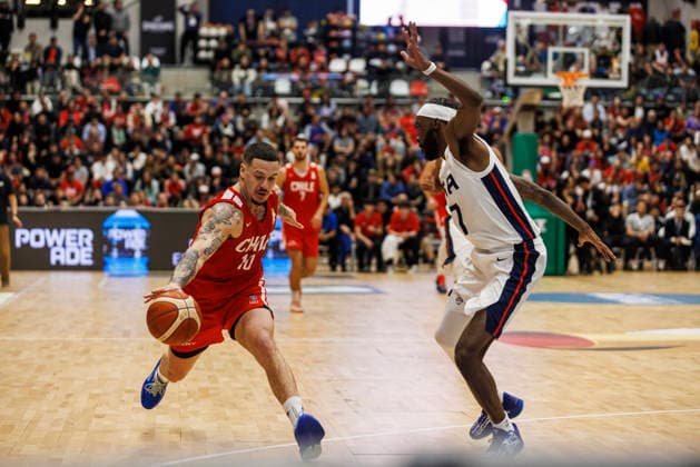 Chile v USA - FIBA World Cup 2027 Americas Qualifier Santiago, Chile - 27 August: Sebastian Suarez of Chile (L) dribbles against DeJon Jarreau of United States (R) during the FIBA World Cup 2027 Americas Qualifiers Group E game between Chile and USA at Centro de Deportes Colectivos on August 27, 2026 in Santiago, Chile Santiago Centro de Deportes Colectivos Region Metropolitana de Santiago Chile Copyright: xLatinxSportxImagesx