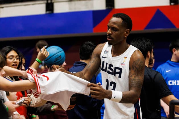 Chile v USA - FIBA World Cup 2027 Americas Qualifier Santiago, Chile - 27 August: James Nunnally of United States signs autographs for fans after winning the FIBA World Cup 2027 Americas Qualifiers Group E game between Chile and USA at Centro de Deportes Colectivos on August 27, 2026 in Santiago, Chile Santiago Centro de Deportes Colectivos Region Metropolitana de Santiago Chile Copyright: xLatinxSportxImagesx