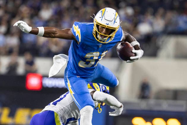 August 27, 2026, Inglewood, California, USA: Los Angeles Chargers Running Back Gregory Desrosiers (31) leaps over Los Angeles Rams Cornerback Cam Lampkin (21) during an NFL, American Football Herren, USA football preseason game, in Inglewood, Calif. on Thursday August 27, 2026. Inglewood USA - ZUMAc68_ 20260827_zaf_c68_013 Copyright: xRingoxChiux