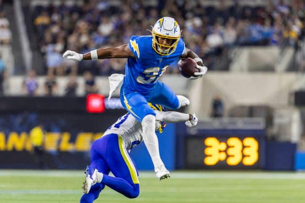 August 27, 2026, Inglewood, California, USA: Los Angeles Chargers Running Back Gregory Desrosiers (31) leaps over Los Angeles Rams Cornerback Cam Lampkin (21) during an NFL, American Football Herren, USA football preseason game, in Inglewood, Calif. on Thursday August 27, 2026. Inglewood USA - ZUMAc68_ 20260827_zaf_c68_014 Copyright: xRingoxChiux