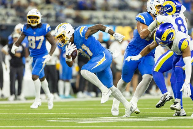 INGLEWOOD, CA - AUGUST 27: Greg Desrosiers Jr. 31 of the Los Angeles Chargers breaks tackle and heads for the end zone during an NFL, American Football Herren, USA preseason game between the Los Angeles Rams and the Los Angeles Chargers on August 27, 2026, at SoFi Stadium in Inglewood, California. (Photo by Greg Fiore Icon Sportswire) NFL: AUG 27 Rams at Chargers EDITORIAL USE ONLY Icon2608272468