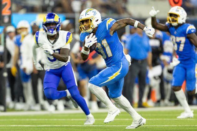 INGLEWOOD, CA - AUGUST 27: Greg Desrosiers Jr. 31 of the Los Angeles Chargers breaks tackle and heads for the end zone during an NFL, American Football Herren, USA preseason game between the Los Angeles Rams and the Los Angeles Chargers on August 27, 2026, at SoFi Stadium in Inglewood, California. (Photo by Greg Fiore Icon Sportswire) NFL: AUG 27 Rams at Chargers EDITORIAL USE ONLY Icon2608272475