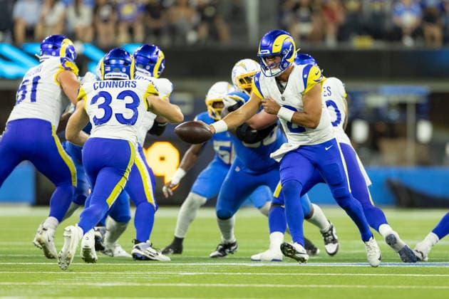 INGLEWOOD, CA - AUGUST 27: Matthew Caldwell 2 of the Los Angeles Rams hands the ball off to Dean Connors 33 during an NFL, American Football Herren, USA preseason game between the Los Angeles Rams and the Los Angeles Chargers on August 27, 2026, at SoFi Stadium in Inglewood, California. (Photo by Greg Fiore Icon Sportswire) NFL: AUG 27 Rams at Chargers EDITORIAL USE ONLY Icon2608272862