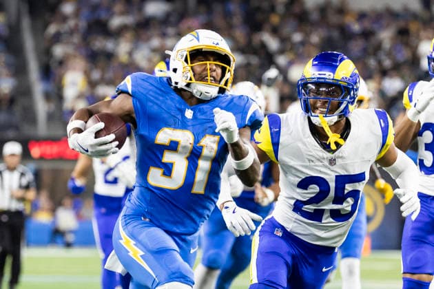 August 27, 2026, Inglewood, California, USA: Los Angeles Chargers Running Back Gregory Desrosiers (31) runs past Los Angeles Rams Cornerback Nyzier Fourqurean (25) and scores during an NFL, American Football Herren, USA football preseason game, in Inglewood, Calif. on Thursday August 27, 2026. NHL, Eishockey Herren, USA 2026: LA Rams 20:18 LA Chargers - ZUMAc68_ 20260827_zaf_c68_018 Copyright: xRingoxChiux