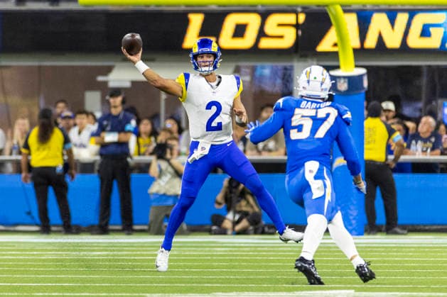 August 27, 2026, Inglewood, California, USA: Los Angeles Rams Outside Linebacker Matthew Caldwell (2) passes the ball against Los Angeles Chargers Linebacker Lander Barton (57) during an NFL, American Football Herren, USA football preseason game, in Inglewood, Calif. on Thursday August 27, 2026. NHL, Eishockey Herren, USA 2026: LA Rams 20:18 LA Chargers - ZUMAc68_ 20260827_zaf_c68_021 Copyright: xRingoxChiux