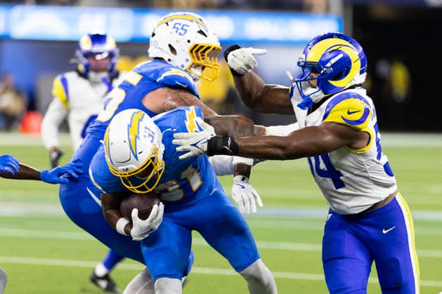 August 27, 2026, Inglewood, California, USA: Los Angeles Chargers Running Back Gregory Desrosiers (31) escapes a tackle-attempt by Los Angeles Rams Inside Linebacker Nikhai Hill-Green (54) during an NFL, American Football Herren, USA football preseason game, in Inglewood, Calif. on Thursday August 27, 2026. NHL, Eishockey Herren, USA 2026: LA Rams 20:18 LA Chargers - ZUMAc68_ 20260827_zaf_c68_026 Copyright: xRingoxChiux