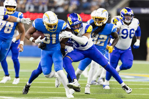 August 27, 2026, Inglewood, California, USA: Los Angeles Chargers Running Back Gregory Desrosiers (31) escapes a tackle-attempt by Los Angeles Rams Safety Alex Cook (39) during an NFL, American Football Herren, USA football preseason game, in Inglewood, Calif. on Thursday August 27, 2026. NHL, Eishockey Herren, USA 2026: LA Rams 20:18 LA Chargers - ZUMAc68_ 20260827_zaf_c68_027 Copyright: xRingoxChiux