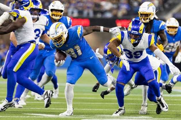 August 27, 2026, Inglewood, California, USA: Los Angeles Chargers Running Back Gregory Desrosiers (31) escapes a tackle-attempt by Los Angeles Rams Safety Alex Cook (39) during an NFL, American Football Herren, USA football preseason game, in Inglewood, Calif. on Thursday August 27, 2026. NHL, Eishockey Herren, USA 2026: LA Rams 20:18 LA Chargers - ZUMAc68_ 20260827_zaf_c68_033 Copyright: xRingoxChiux