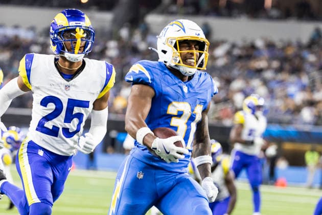 August 27, 2026, Inglewood, California, USA: Los Angeles Chargers Running Back Gregory Desrosiers (31) runs past Los Angeles Rams Cornerback Nyzier Fourqurean (25) and scores during an NFL, American Football Herren, USA football preseason game, in Inglewood, Calif. on Thursday August 27, 2026. NHL, Eishockey Herren, USA 2026: LA Rams 20:18 LA Chargers  - ZUMAc68_ 20260827_zaf_c68_048 Copyright: xRingoxChiux