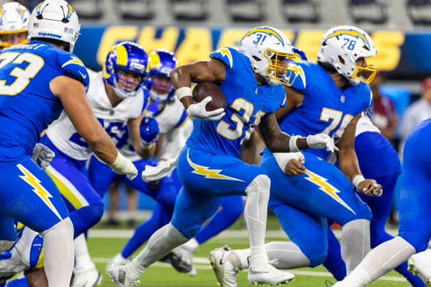 August 27, 2026, Inglewood, California, USA: Los Angeles Chargers Running Back Gregory Desrosiers (31) runs the ball fighting off pressure from Los Angeles Rams during an NFL, American Football Herren, USA football preseason game, in Inglewood, Calif. on Thursday August 27, 2026. NHL, Eishockey Herren, USA 2026: LA Rams 20:18 LA Chargers  - ZUMAc68_ 20260827_zaf_c68_052 Copyright: xRingoxChiux
