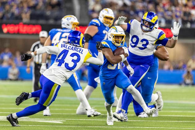 August 27, 2026, Inglewood, California, USA: Los Angeles Chargers Running Back Gregory Desrosiers (31) runs the ball fighting off pressure from Los Angeles Rams during an NFL, American Football Herren, USA football preseason game, in Inglewood, Calif. on Thursday August 27, 2026. Inglewood USA - ZUMAc68_ 20260827_zaf_c68_051 Copyright: xRingoxChiux