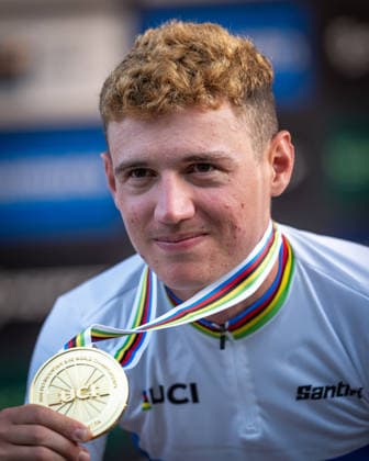 UCI MTB World Championship, WM, Weltmeisterschaft Thursday - Val Di Sole 2026 Adrien Boichis of France celebrates after winning the Men s Elite Short Track race during the UCI Mountain Bike World Championships Val di Sole 2026 in Val di Sole, Italy, on August 27, 2026. Val di Sole Italy  Copyright: xFilipxBezdÄ›kx originalFilename:bezdek-notitle260827_npalh.jpg