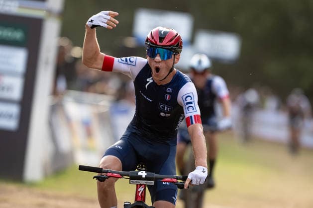 UCI MTB World Championship, WM, Weltmeisterschaft Thursday - Val Di Sole 2026 Adrien Boichis of France celebrates after winning the Men s Elite Short Track race during the UCI Mountain Bike World Championships Val di Sole 2026 in Val di Sole, Italy, on August 27, 2026. Val di Sole Italy  Copyright: xFilipxBezdÄ›kx originalFilename:bezdek-notitle260827_npbG9.jpg