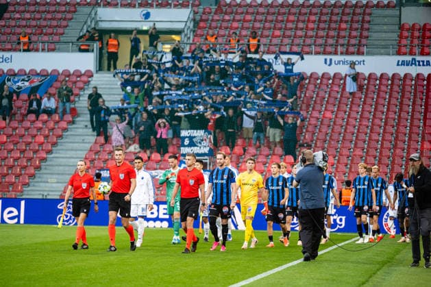 FC Copenhagen v FC Inter Turku, UEFA Conference League qualification, Copenhagen, Denmark Copenhagen, Denmark. 27th, August 2026. Referee Oleksiy Derevinskyi and the players enter the pitch for the UEFA Conference League qualification match between FC Copenhagen and FC Inter Turku at Parken in Copenhagen. Denmark, Copenhagen, Parken  Copyright: xGonzalesxPhoto TobiasxJorgensenx
