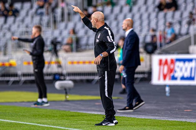 UEFA Europa League play-offs, 2nd leg – Kauno Žalgiris vs Besiktas at Dariaus ir Gireno Stadium, Kaunas, Lithuania. Vincenzo Italiano reacts during the UEFA Europa League play-offs second leg match between Kauno Zalgiris and Besiktas at Dariaus ir Gireno Stadium in Kaunas, Lithuania. Kaunas Kaunas Lithuania