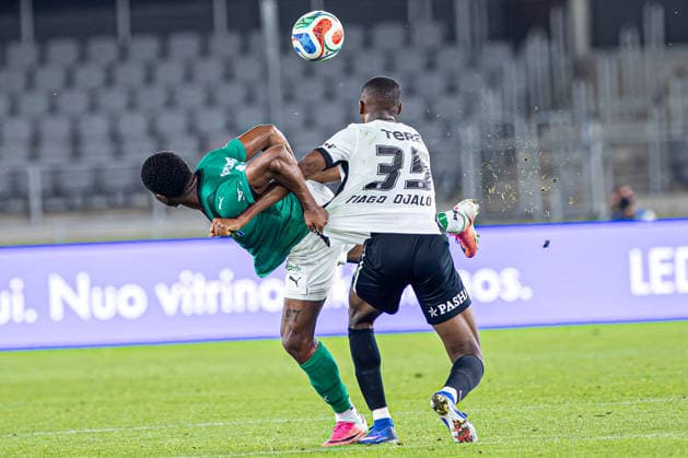 UEFA Europa League play-offs, 2nd leg – Kauno Žalgiris vs Besiktas at Dariaus ir Gireno Stadium, Kaunas, Lithuania. PLAYER goes after the ball during the UEFA Europa League play-offs second leg match between Kauno Zalgiris and Besiktas at Dariaus ir Gireno Stadium in Kaunas, Lithuania. Kaunas Kaunas Lithuania