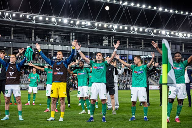 UEFA Europa League play-offs, 2nd leg – Kauno Žalgiris vs Besiktas at Dariaus ir Gireno Stadium, Kaunas, Lithuania. Zalgiris players applauds the supporters after the UEFA Europa League play-offs second leg match between Kauno Zalgiris and Besiktas at Dariaus ir Gireno Stadium in Kaunas, Lithuania. Kaunas Kaunas Lithuania