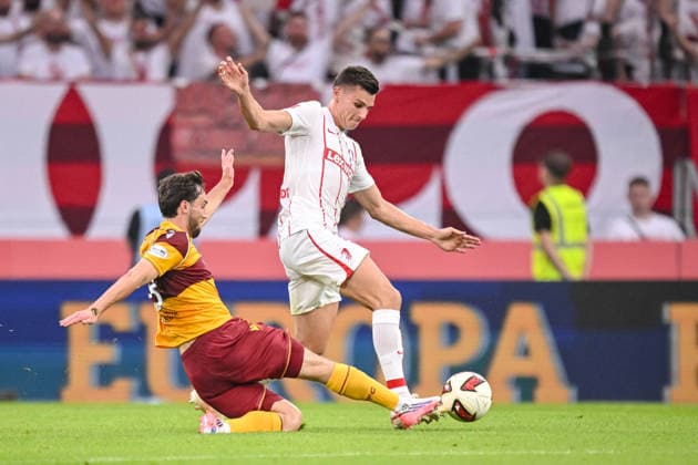 Lukas Fadinger of Motherwell FC and Yannik Engelhardt of SC Freiburg battle for the ball during the UEFA Conference League 2026–27 Playoff Round Second Leg match between SC Freiburg and Motherwell at Stadion am Wolfswinkel on August 27, 2026 in Freiburg, Germany. Photo by Harry Langer, DeFodi Images