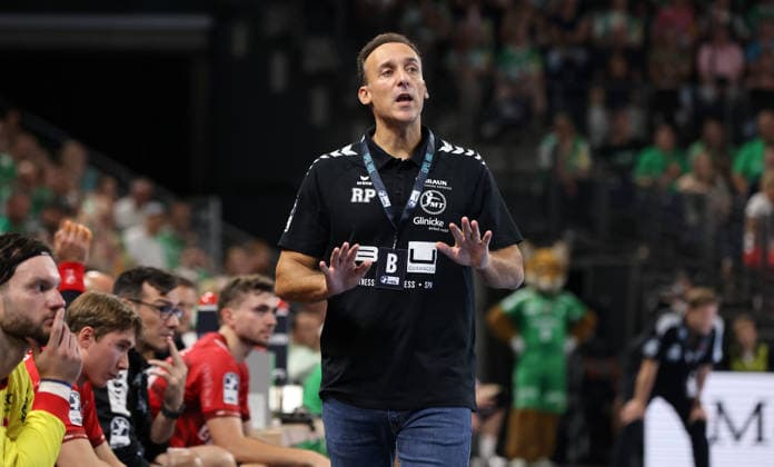 Coach Roberto Garcia Parrondo gives instructions. Upper-body exercise. Handball. HBL Bundesliga Men s Division 1. Matchday. 2026–2027 season. August 27, 2026. Füchse Berlin vs. MT Melsungen