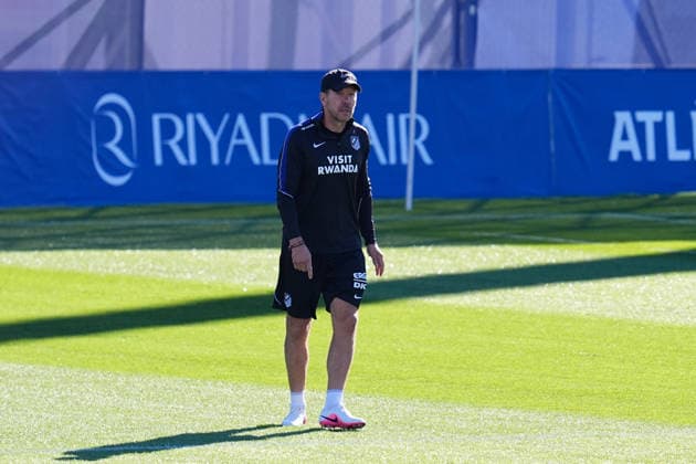 August 28, 2026, Madrid, Madrid, Spain: Diego Pablo Simeone, head coach of Atletico de Madrid, during a training session of Atletico de Madrid ahead the Spanish League, LaLiga EA Sports, match against Sevilla FC at Ciudad Deportiva Wanda Atletico de Madrid on August 28, 2026, in Madrid, Spain. Atletico De Madrid Training Session - Laliga Ea Sports - ZUMAa181 20260828_zaa_a181_013 Copyright: xDennisxAgyemanx