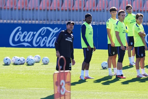 August 28, 2026, Madrid, Madrid, Spain: Diego Pablo Simeone, head coach of Atletico de Madrid, during a training session of Atletico de Madrid ahead the Spanish League, LaLiga EA Sports, match against Sevilla FC at Ciudad Deportiva Wanda Atletico de Madrid on August 28, 2026, in Madrid, Spain. Atletico De Madrid Training Session - Laliga Ea Sports - ZUMAa181 20260828_zaa_a181_040 Copyright: xDennisxAgyemanx