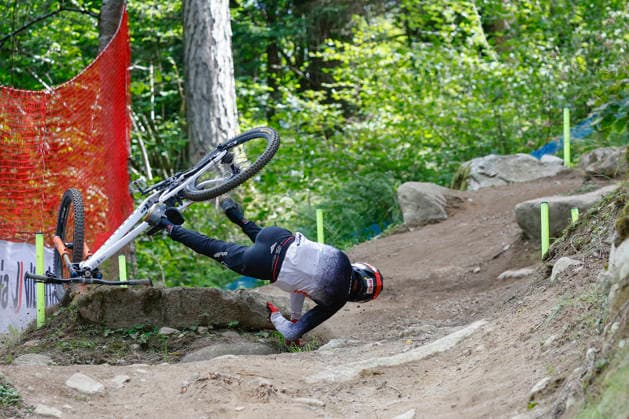 TRENTO, ITALY, AUGUST 28 Igor Franek of Poland crashed during his final training run before the UCI Mountain Bike World Championships Women’s and Men’s Elite Downhill qualifiers at Val di Sole on August 28, 2026, in Trento, Italy. Trento, Val di Sole, Trento, Italy Copyright: xJustPictures.ch FrancescoxMinghettix jp-en-EuSpIm-JP6_FRM_UCIWC_WMNDH_28_Aug_000152