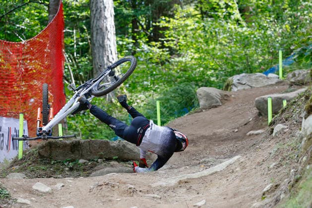 TRENTO, ITALY, AUGUST 28 Igor Franek of Poland crashed during his final training run before the UCI Mountain Bike World Championships Women’s and Men’s Elite Downhill qualifiers at Val di Sole on August 28, 2026, in Trento, Italy. Trento, Val di Sole, Trento, Italy Copyright: xJustPictures.ch FrancescoxMinghettix jp-en-EuSpIm-JP6_FRM_UCIWC_WMNDH_28_Aug_000153