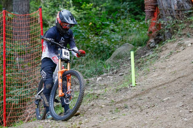 TRENTO, ITALY, AUGUST 28: Igor Franek of Poland checks his protective gear after a crash during his final training session before the UCI Mountain Bike World Championships Women s and Men s Elite Downhill qualifiers at Val di Sole on August 28, 2026, in Trento, Italy. Trento, Val di Sole, Trento, Italy Copyright: xJustPictures.ch FrancescoxMinghettix jp-en-EuSpIm-JP6_FRM_UCIWC_WMNDH_28_Aug_000155