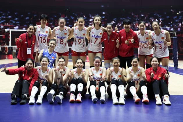 (260828) -- TIANJIN, Aug. 28, 2026 -- Team China pose for photos after the quarterfinal match between China and Vietnam at AVC Women s Volleyball Continental Championship in Tianjin, China, Aug. 28, 2026. ) (SP)CHINA-TIANJIN-VOLLEYBALL-AVC WOMEN S CONTINENTAL CHAMPIONSHIP-CHN VS VIE (CN) SunxFanyue 
