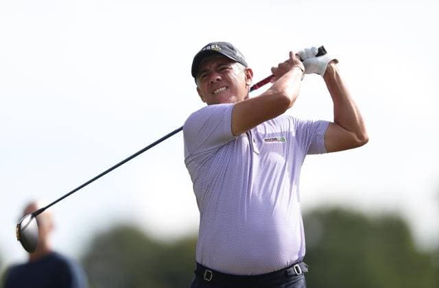 Legends Tour - Staysure English Legends Golf Tournament Day 1 KENT, ENGLAND, AUGUST 28: Adilson Da Silva of Brazil tee’s off during Day 1 of the Staysure English Legends Golf tournament event on The Staysure Legends Tour at Chart Hills Golf Course, Kent on 28 August. (Photo by Daniel Weir) Kent Chart Hills Golf Course United Kingdom Copyright: xDanielxWeir SportsxPressxPhotox Sportspressphoto_SPR217892