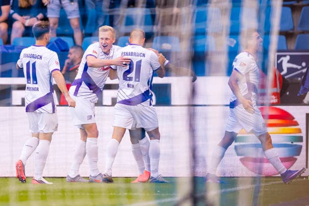 28.08.2026, Fussball, 3. Spieltag der 2. Bundesliga, VfL Bochum 1848 - VfL Osnabrück. Die Spieler des VfL Osnabrück bejubeln das Tor zum 0:1 durch Ismail Badjie (VfL Osnabrück). Bochum Vonovia Ruhrstadion NRW Deutschland xRHR-FOTO DEx *** August 28, 2026, Soccer, Matchday 3 of the 2. Bundesliga, VfL Bochum 1848 vs. VfL Osnabrück: VfL Osnabrück players celebrate Ismail Badjie’s goal to make it 0–1. VfL Osnabrück, Bochum, Vonovia Ruhrstadion, North Rhine-Westphalia, Germany. xRHR PHOTO DEx Copyright: DennisxEwert RHR-FOTOx RHR-FOTO DE