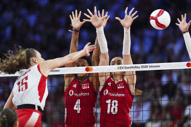 Turkiye v Poland - CEV EuroVolley 2026 ISTANBUL, TURKIYE - AUGUST 28: Turkiye s Melissa Teresa Vargas (4) and Zehra Gunes (18) in action against Poland s Martyna Czyrnianska (15) during the 2026 CEV Women s European Volleyball Championship final Pool A match between Turkiye and Poland at Sinan Erdem Sports Hall in Istanbul, Turkiye, on August 28, 2026. Bunyamin Celik Anadolu Istanbul Turkey. Editorial use only. Please get in touch for any other usage.  Copyright: x2026xAnadoluxBunyaminxCelikx