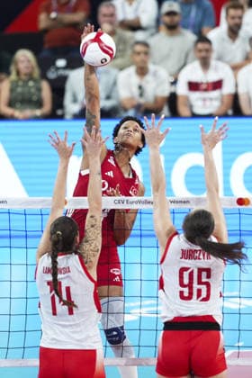 Turkiye v Poland - CEV EuroVolley 2026 ISTANBUL, TURKIYE - AUGUST 28: Turkiye s Melissa Teresa Vargas in action against Poland s Magdalena Jurczyk (95) during the 2026 CEV Women s European Volleyball Championship final Pool A match between Turkiye and Poland at Sinan Erdem Sports Hall in Istanbul, Turkiye, on August 28, 2026. Bunyamin Celik Anadolu Istanbul Turkey. Editorial use only. Please get in touch for any other usage.  Copyright: x2026xAnadoluxBunyaminxCelikx