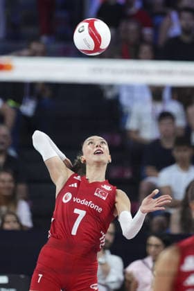 Turkiye v Poland - CEV EuroVolley 2026 ISTANBUL, TURKIYE - AUGUST 28: Turkiye s Hande Baladin (7) in action during the 2026 CEV Women s European Volleyball Championship final Pool A match between Turkiye and Poland at Sinan Erdem Sports Hall in Istanbul, Turkiye, on August 28, 2026. Bunyamin Celik Anadolu Istanbul Turkey. Editorial use only. Please get in touch for any other usage.  Copyright: x2026xAnadoluxBunyaminxCelikx